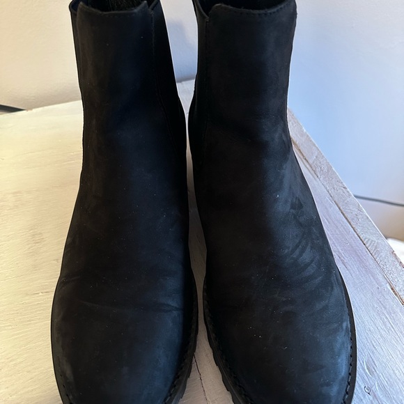 Thursday Chelsea Boots - Picture 3 of 6
